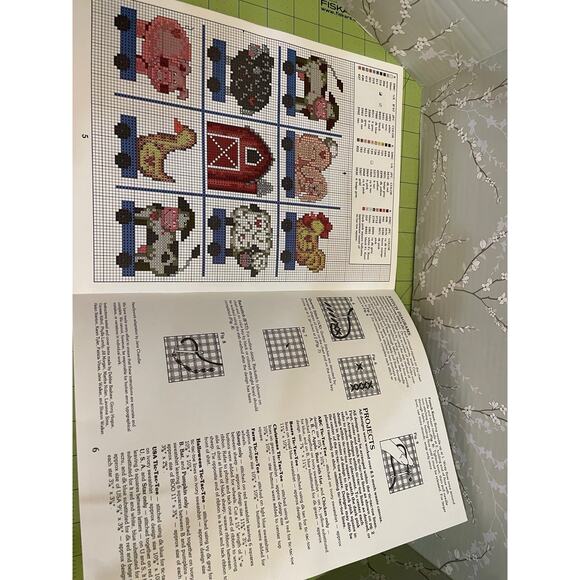 Cross Stitch Leaflet Lot Of 3 Dimensions & Leisure Arts More Sweaters Cow Belles - Picture 10 of 10